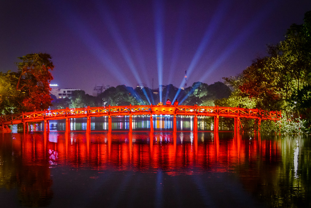 A picture of The Huc Bridge, Hanoi, Vietnam during the evening | foreignxchange
