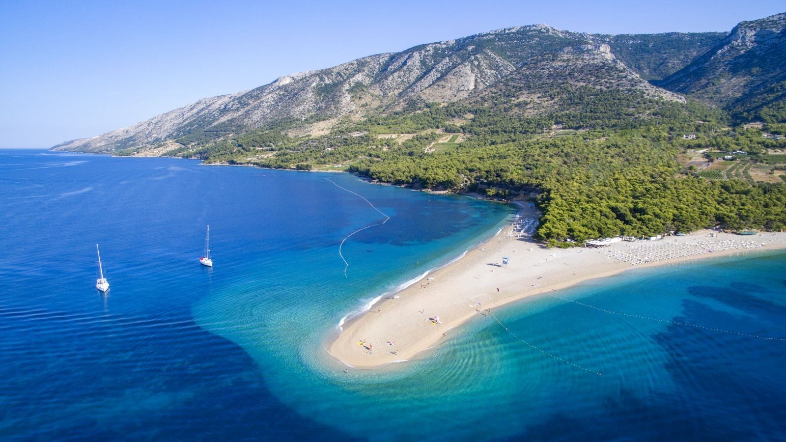 An overhead picture of the Golden Horn Beach, Croatia | foreignxchange